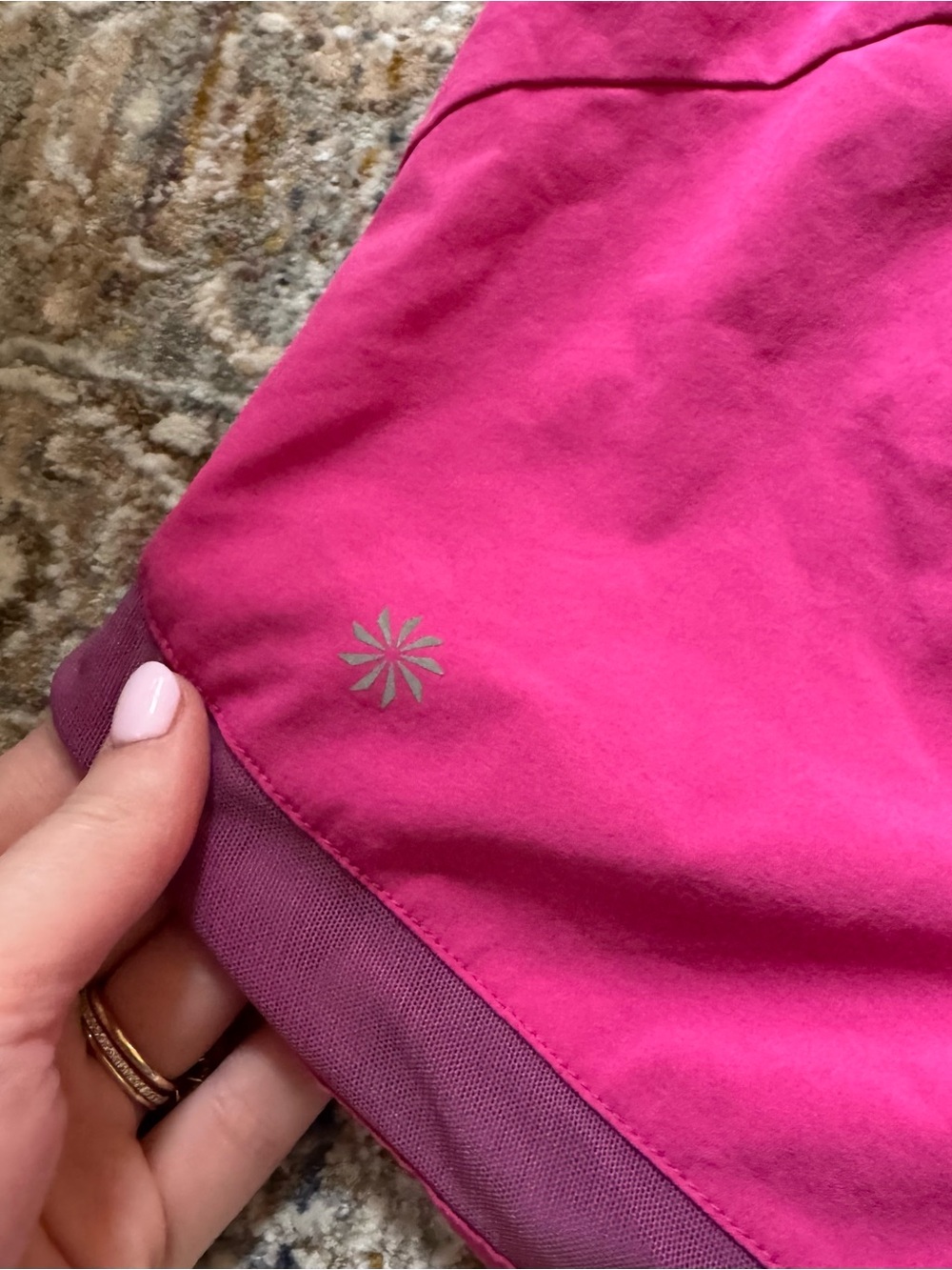 Athleta Mesh Racer Run Mid Rise 4 Short - Picture 5 of 6